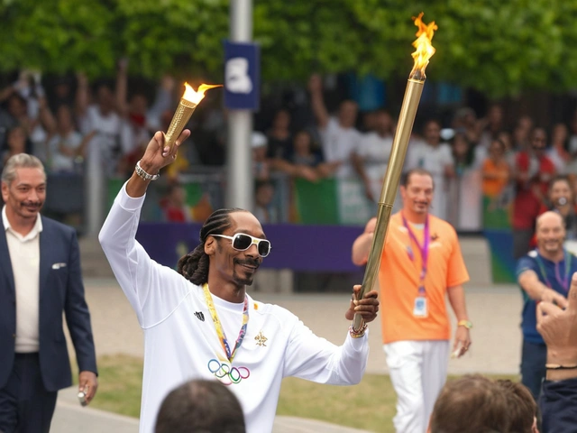 Snoop Dogg Brilha no Revezamento da Tocha Olímpica antes da Abertura dos Jogos de 2024