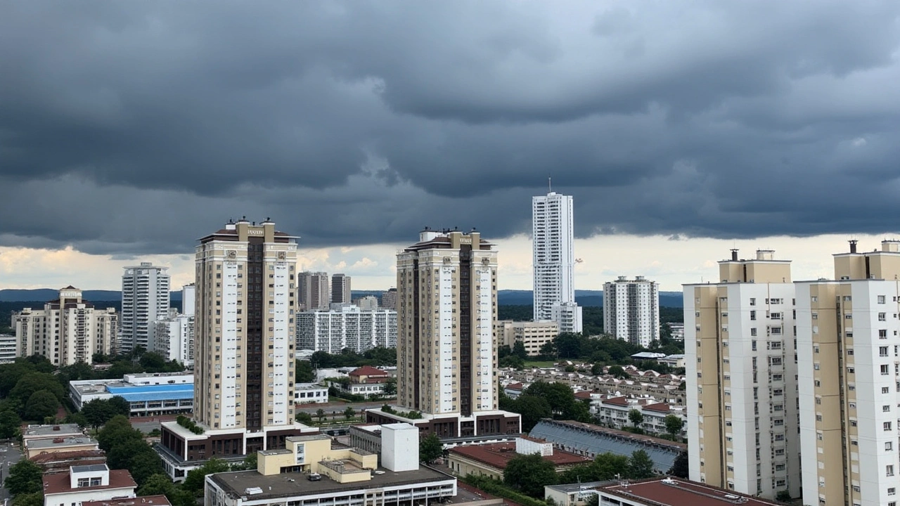 Previsão do Tempo para Fevereiro: Chuvas e Temperaturas Agradáveis no Brasil